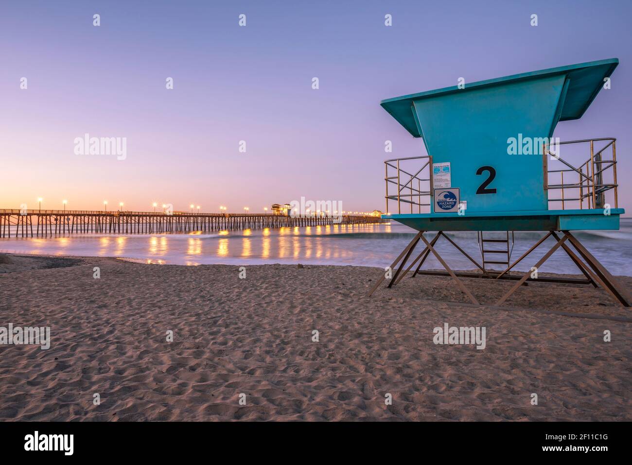 Scena costiera all'alba con vista sul molo Oceanside. Oceanside, California, Stati Uniti. Foto Stock