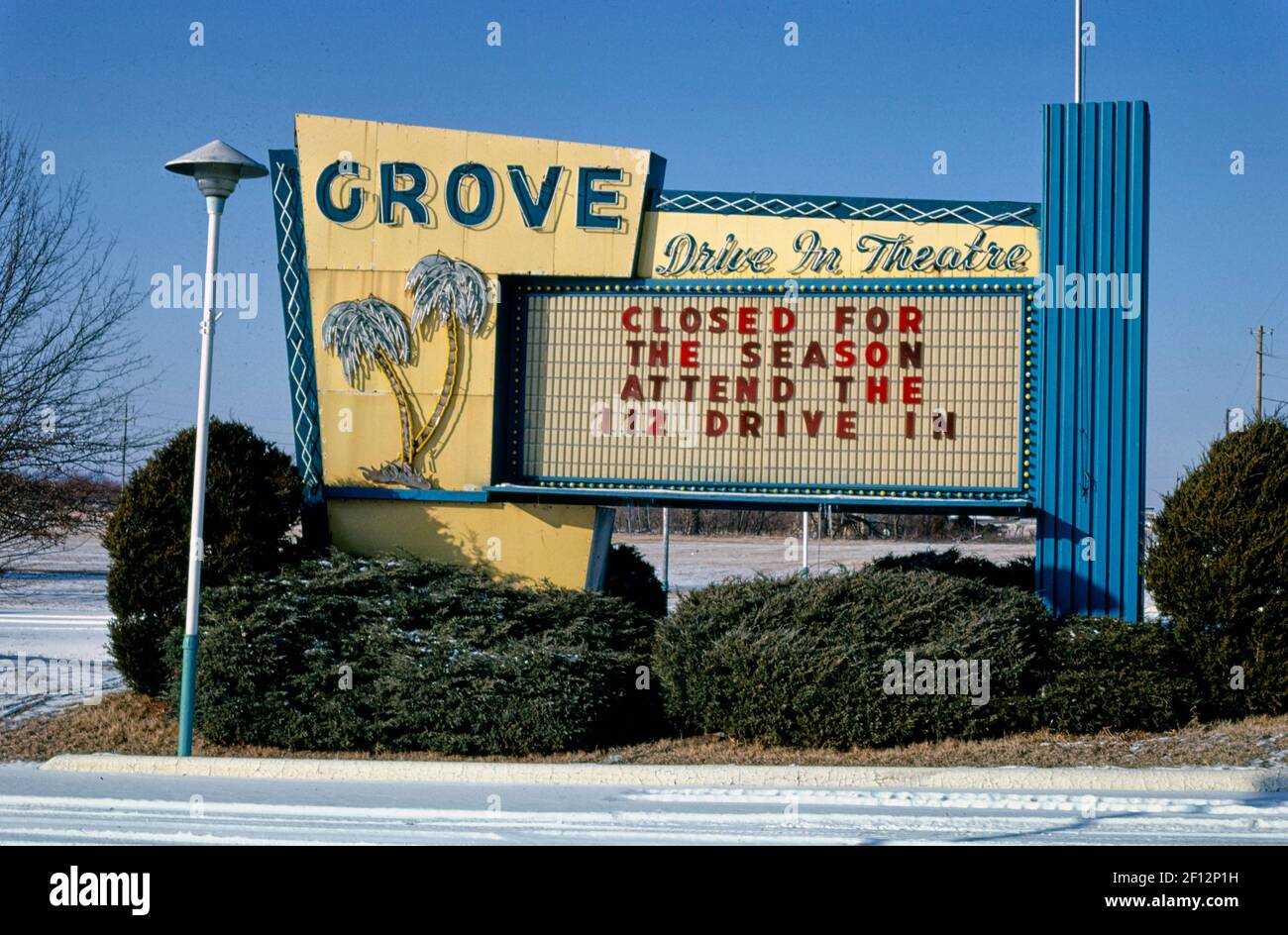 Grove Drive-in Theatre, segui le indicazioni per la Route 71 Springdale Arkansas, California 1984 Foto Stock