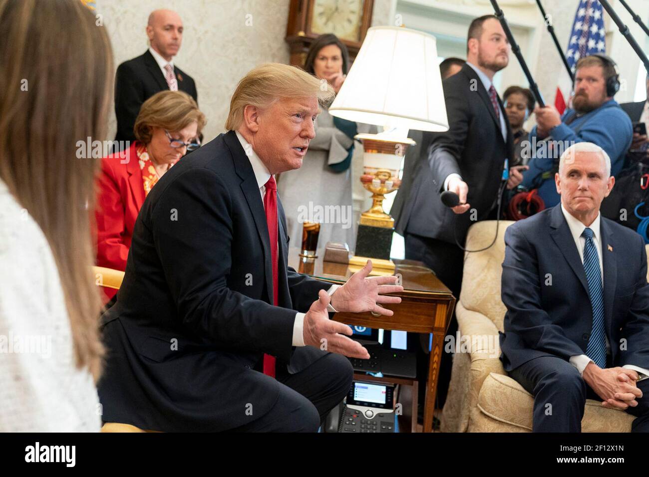 Il Presidente Donald Trump incontra Fabiana Rosales de Guaido, la prima Signora della Repubblica Bolivariana del Venezuela mercoledì 27 2019 marzo, presso l'Ufficio ovale della Casa Bianca. Foto Stock