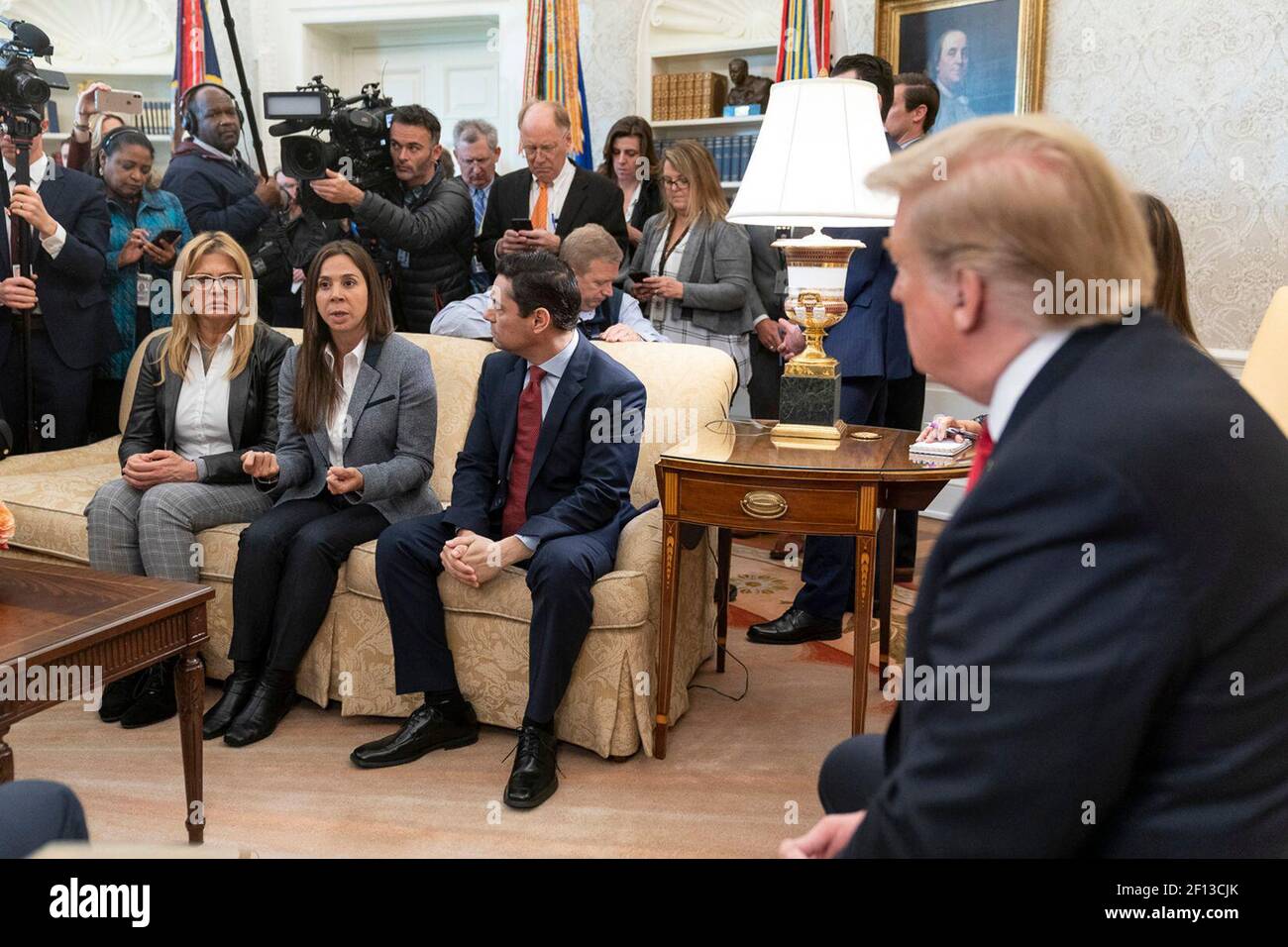 Il Presidente Donald Trump incontra Fabiana Rosales de Guaido, la prima Signora della Repubblica Bolivariana del Venezuela mercoledì 27 2019 marzo, presso l'Ufficio ovale della Casa Bianca. Foto Stock