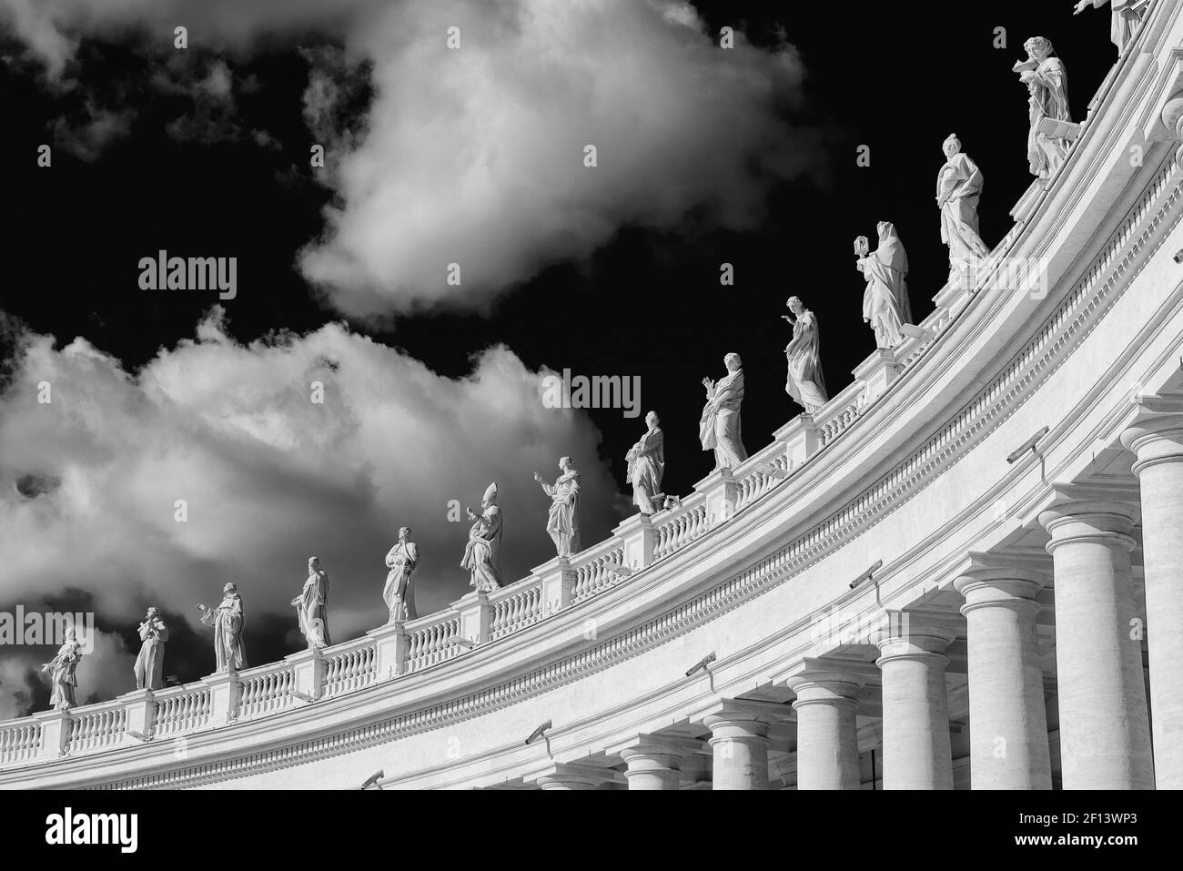 Colonnati in Piazza San Pietro nella Città del Vaticano (bianco e nero) Foto Stock