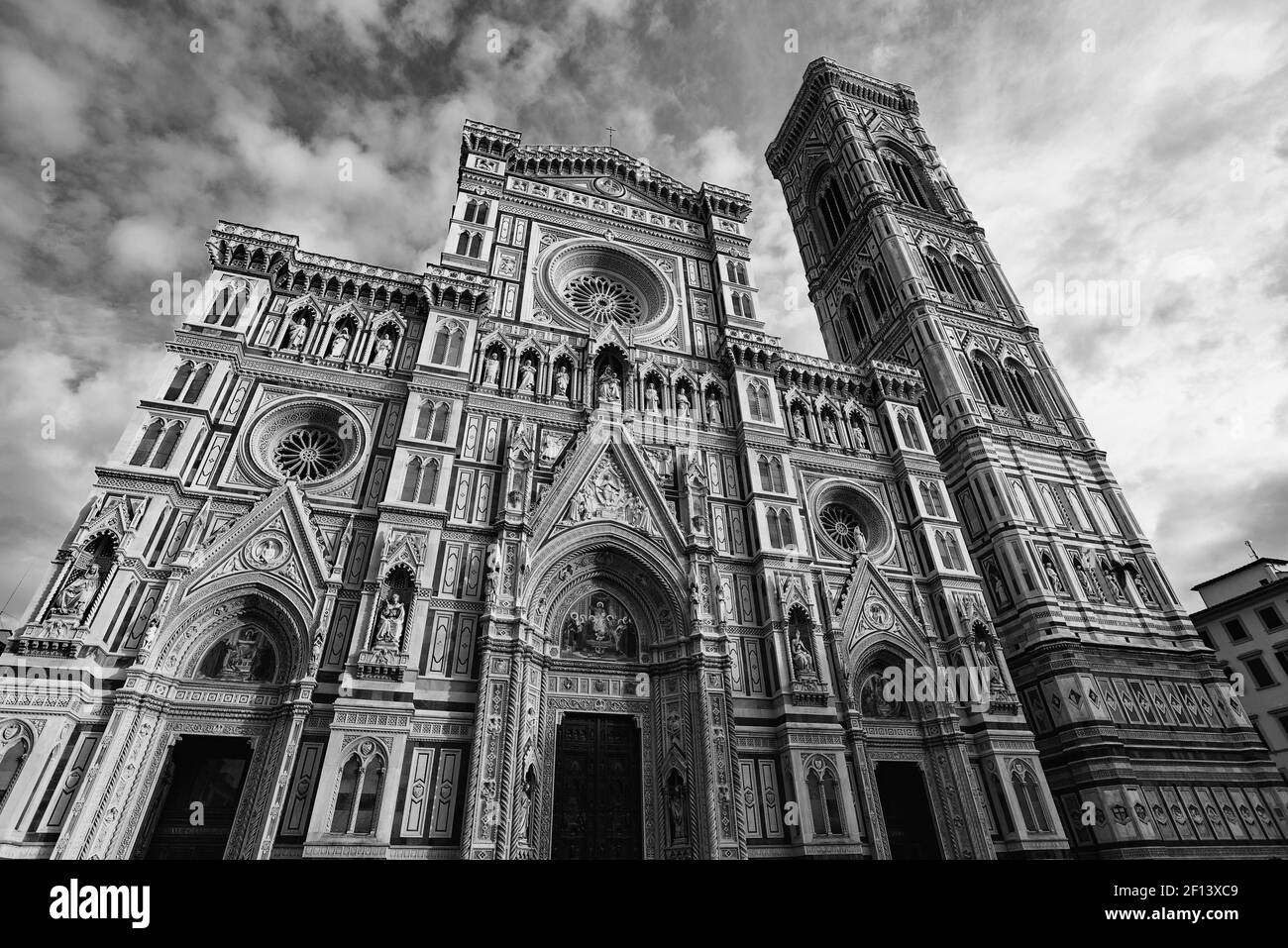 Cattedrale di Santa Maria del Fiore (Duomo di Firenze) e Campanile di Giotto a Firenze , Italia (bianco e nero) Foto Stock