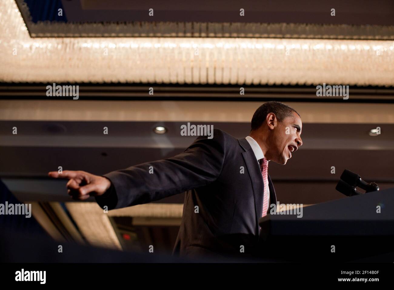 Il presidente Barrack Obama parla ad un rally di campagna per il candidato gubernatorial Creigh deeds in Tyson's Corner Va., 6 agosto 2009 Foto Stock