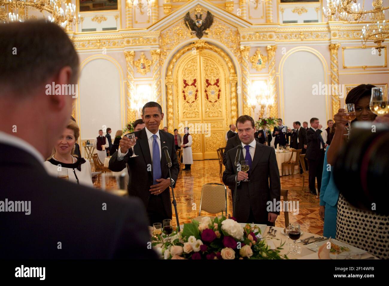 Il presidente Barack Obama e la prima signora Michelle Obama partecipano a. Accoglienza al Cremlino con il presidente russo Dimitry Medvedev His La moglie Svetlana Medvedeva e il patriarca russo ortodosso Mosca Russia 7 luglio 2009 Foto Stock