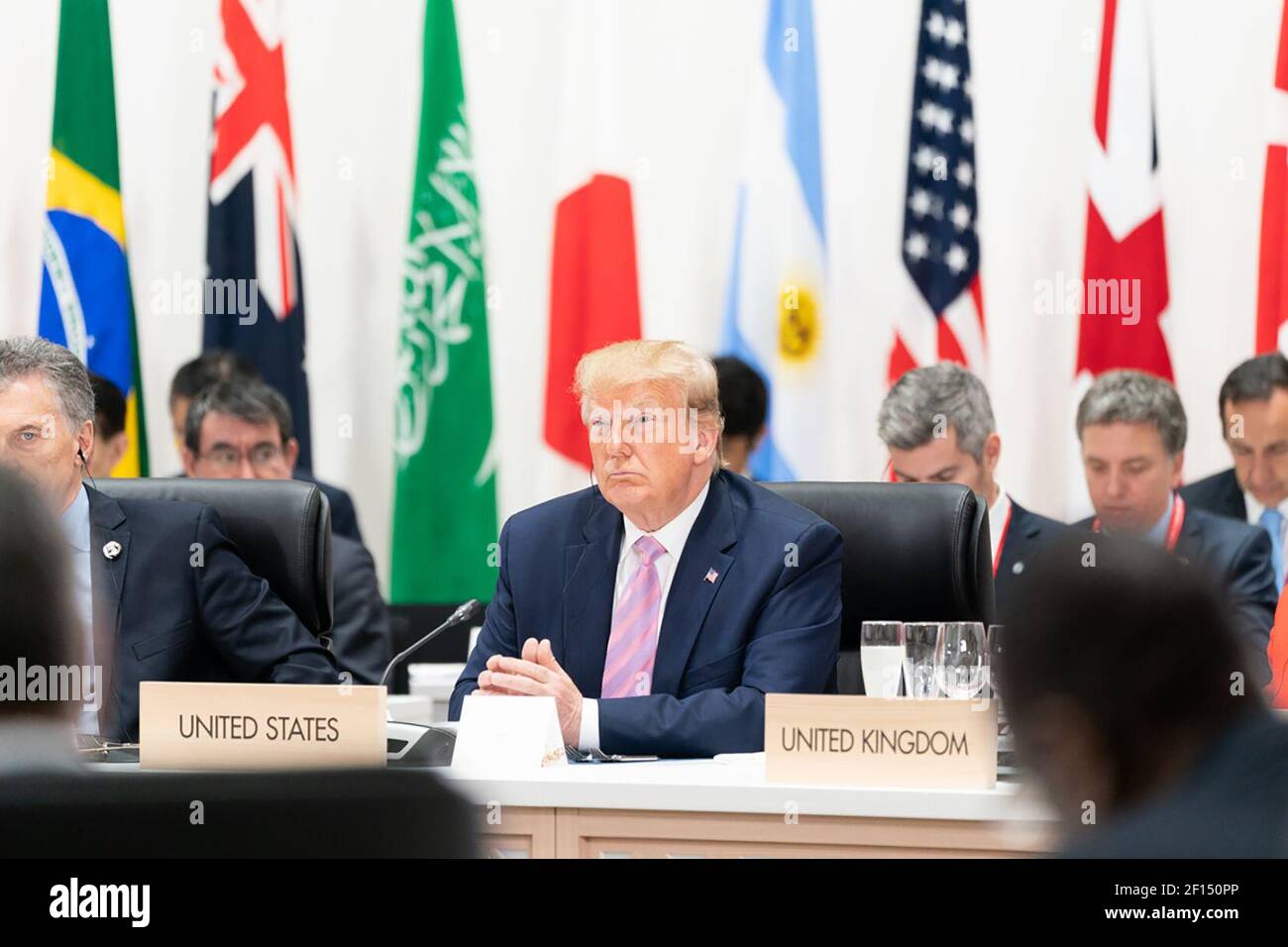 Il presidente Donald Trump partecipa a un pranzo di lavoro sul commercio e gli investimenti dell’economia globale al vertice del G20 del Giappone venerdì 28 2019 giugno a Osaka, Giappone. Foto Stock