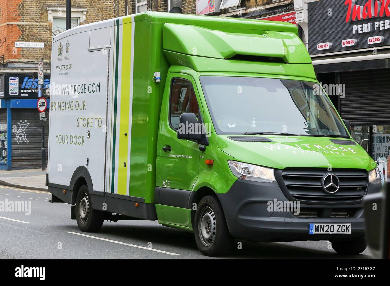 Londra, Regno Unito. 2 marzo 2021. Un furgone Waitrose a Londra. Credit: Dinendra Haria/SOPA Images/ZUMA Wire/Alamy Live News Foto Stock