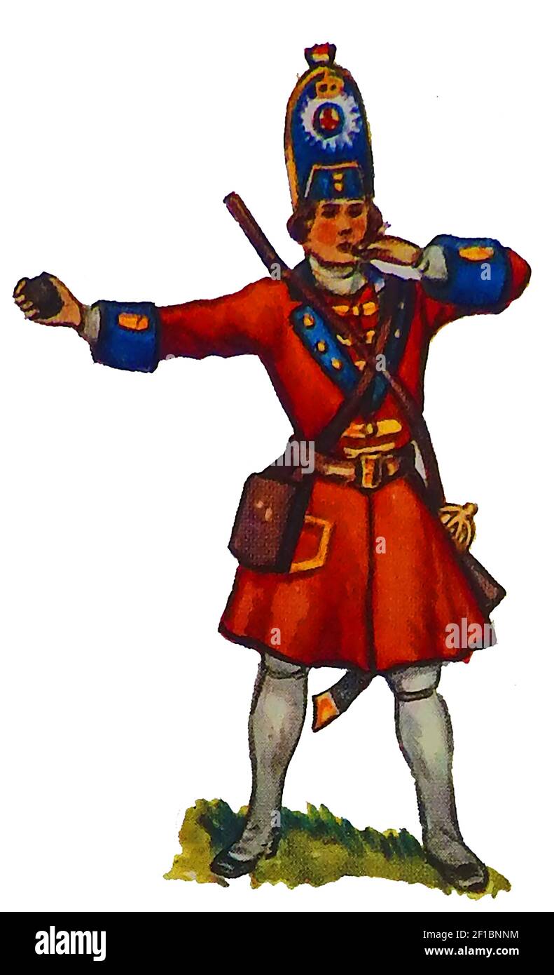 Una vecchia illustrazione che mostra l'uniforme di un granatiere britannico di fanteria 1704 che lancia una granata. Foto Stock