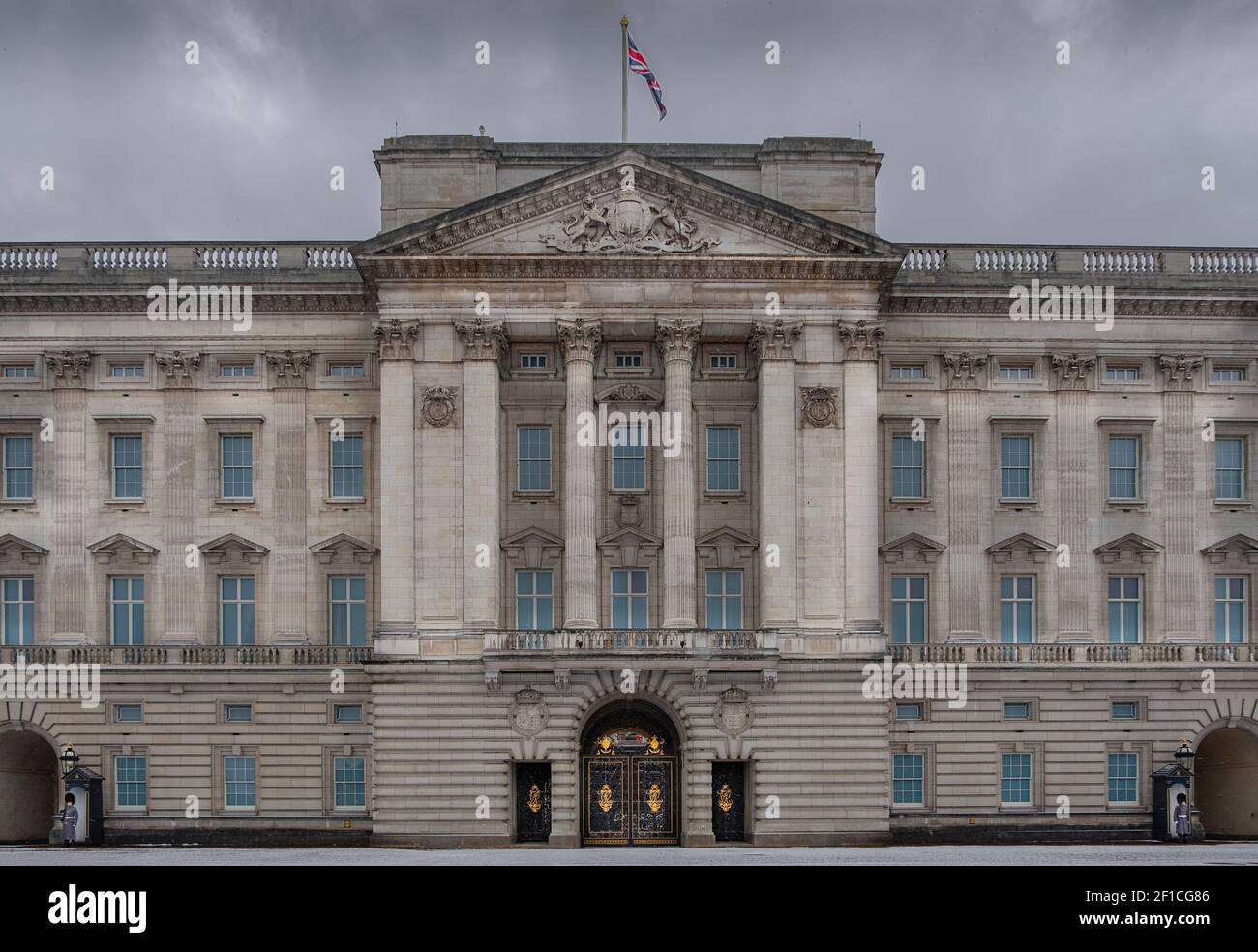 Europa, Regno Unito, Inghilterra, Londra - la facciata di Buckingham Palace, residenza ufficiale della Regina a Londra Foto Stock