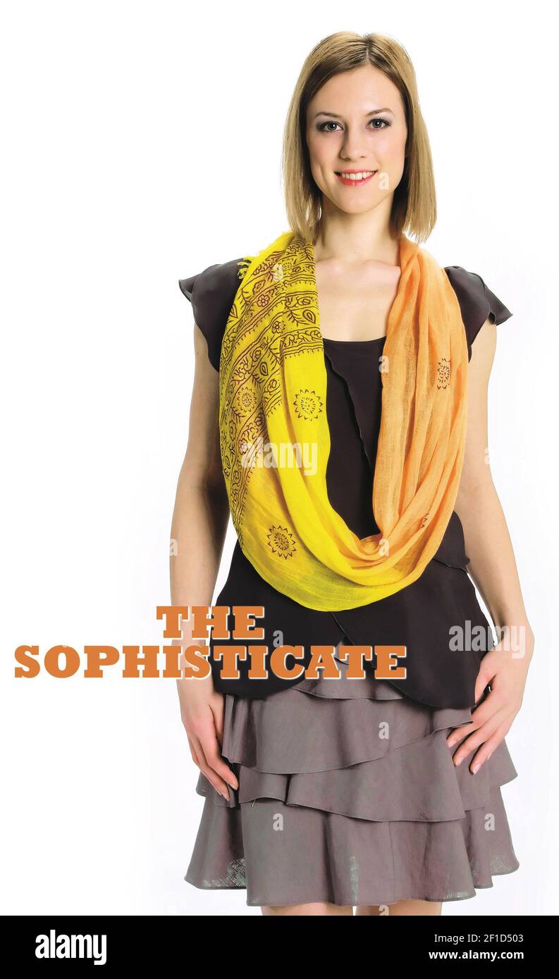 Ksenia Dmitrieva modella lo stile 'Sophisticate' per indossare una sciarpa.  (Foto di Joshua C. Cruey/Orlando Sentinel/MCT/Sipa USA Foto stock - Alamy