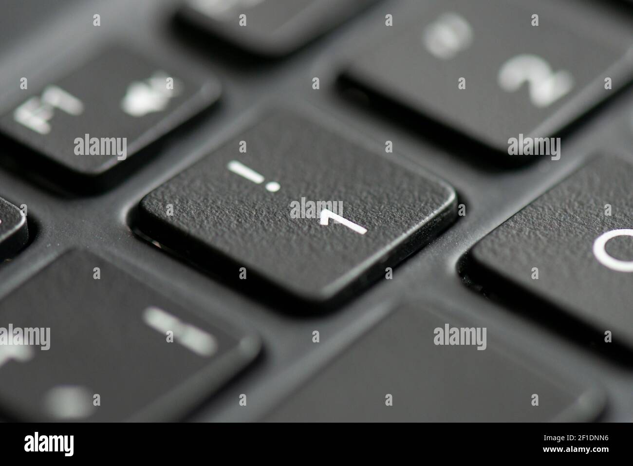 Numero 1 e tasto esclamativo sulla tastiera di un computer portatile Foto  stock - Alamy