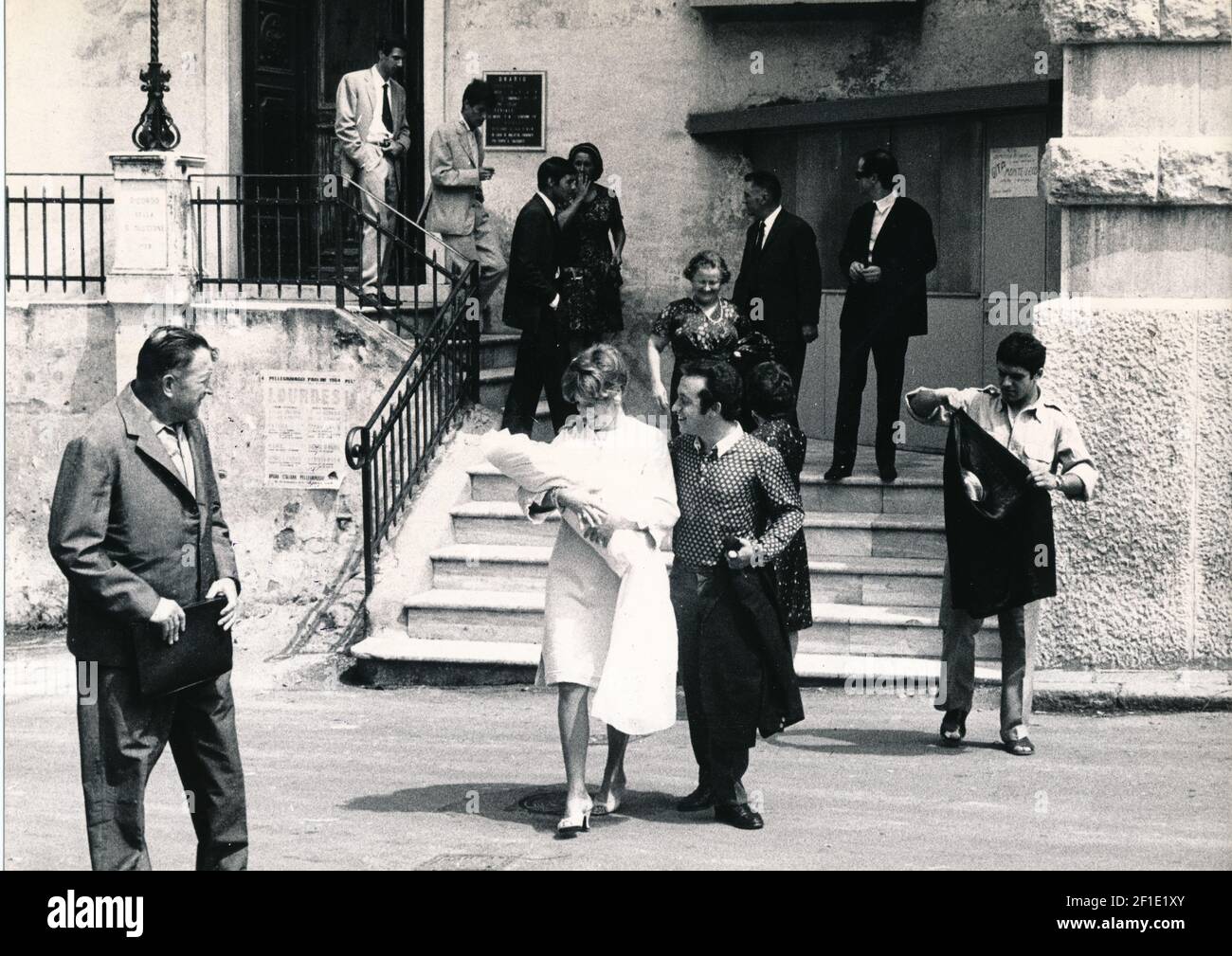 La cantautrice italiana Gino Paoli con la moglie Anna Fabbri e il loro  neonato figlio Giovanny. Italia, 1964 (Foto di Pino Granata/Mondadori  Portfolio/Sipa USA Foto stock - Alamy