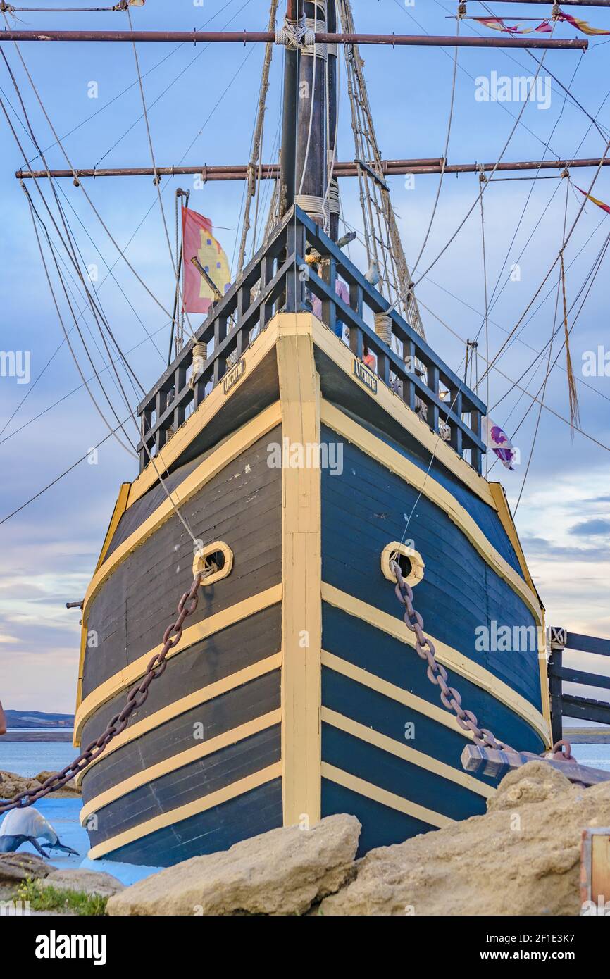 Magallanes Ship Replica Monument, Puerto San Julian, Argentina Foto Stock