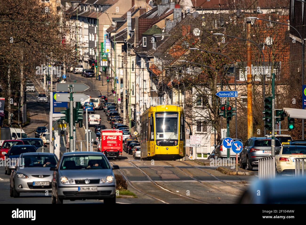 Tram Ruhrbahn, traffico cittadino, Hobeisenstrasse, di fronte, Martin-Luther-Strasse, In estensione, Essen-Holsterhausen, Essen, NRW, Germania Foto Stock