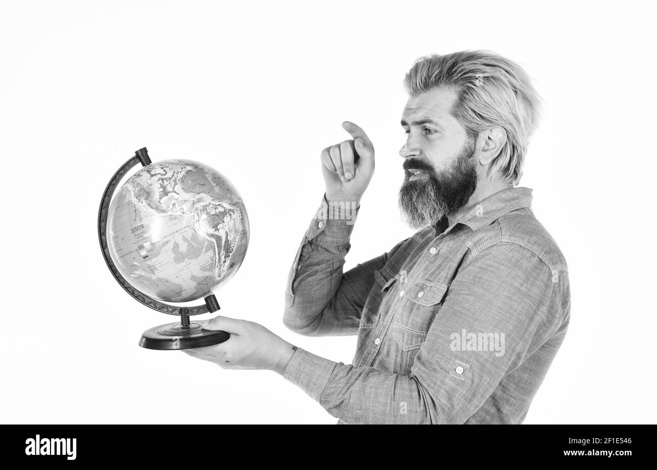 Rete globale. Spedizione in tutto il mondo. Viaggiare in aereo. In tutto il mondo. Viaggi e vanderlust. Uomo bearded con globo. Giorno della terra. Concetto internazionale. Insegnante di geografia. Affari internazionali. Foto Stock