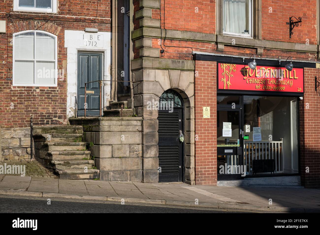 300 anni di storia raccontati nell'architettura di Buxton Road, Ashbourne, Derbyshire Foto Stock