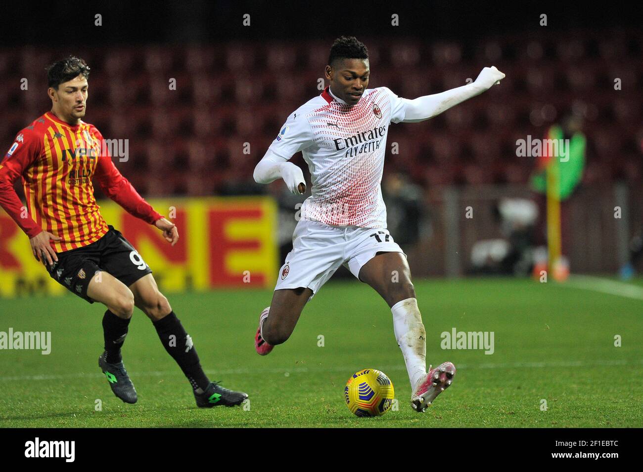 Rafael Leao giocatore di AC Milan, durante la partita della serie A del  campionato italiano di calcio tra Benevento e Milano risultato finale 0-2,  partita giocata a t Foto stock - Alamy