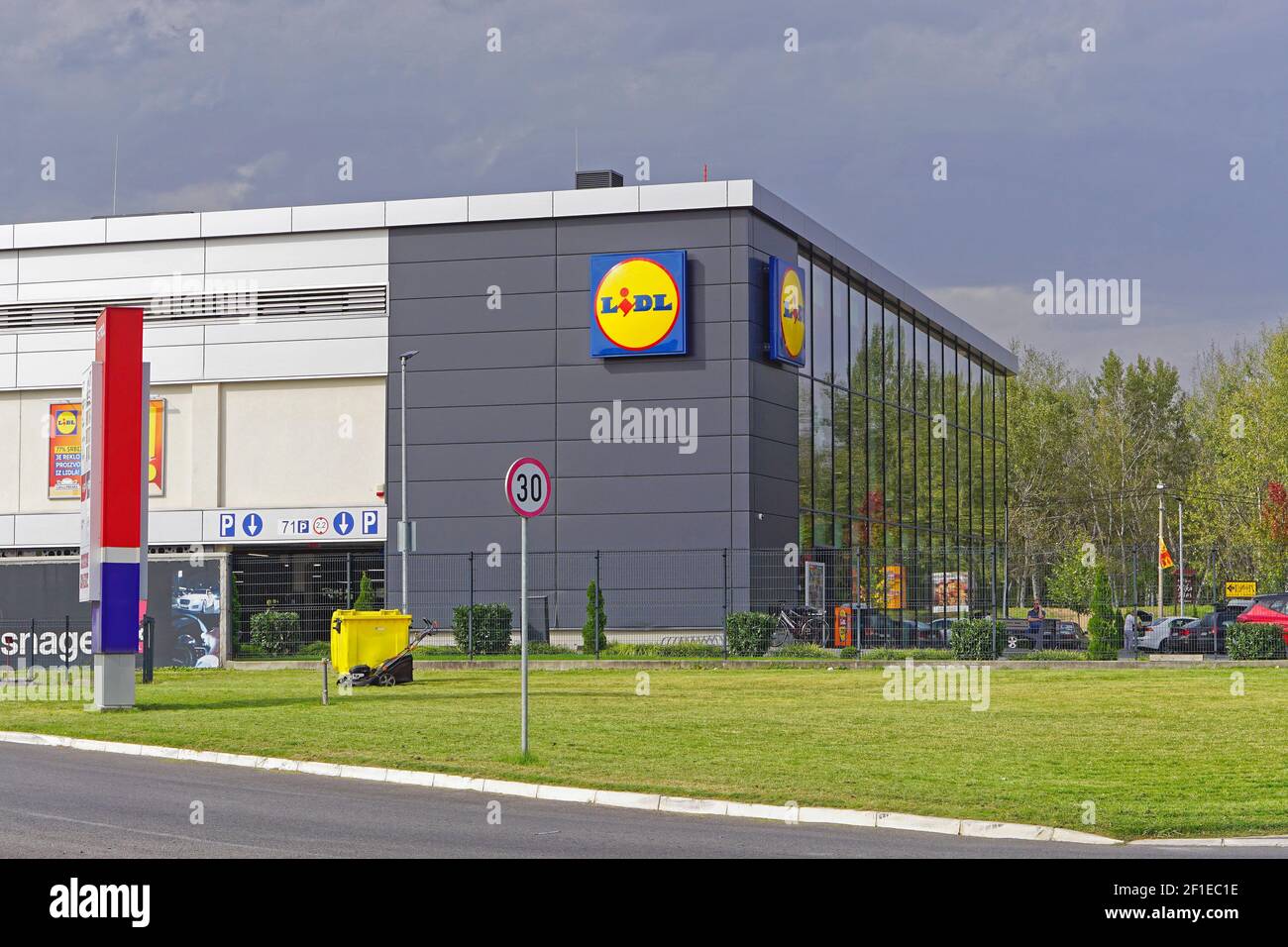 Belgrado, Serbia - 5 ottobre 2020: Nuovo supermercato Lidl a Belgrado, Serbia. Foto Stock