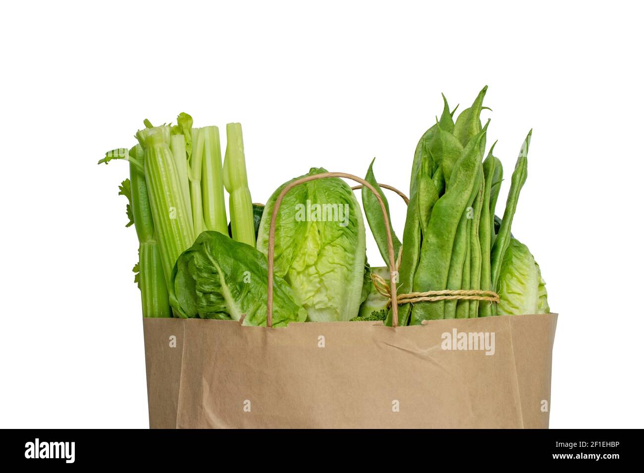 Verdure verdi nella borsa marrone di carta Kraft shopping isolato su bianco Foto Stock