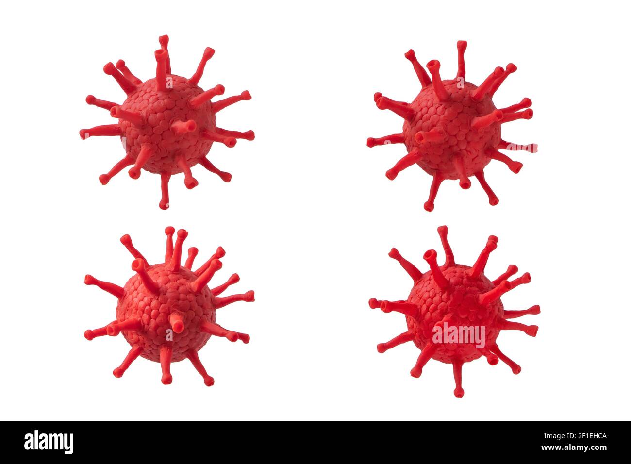 Quattro cellule di coronavirus sono isolate su bianco. Immagine 3d dei virioni Covid-19. Foto Stock