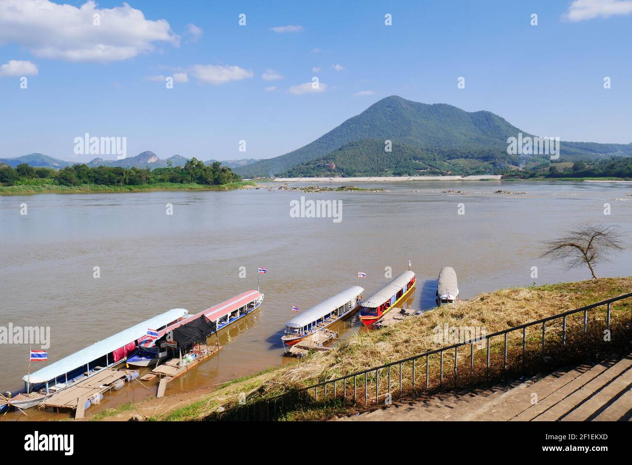 Vista sul fiume Mekong e Laos a Kaeng Khut Khu, provincia di Loei, Thailandia Foto Stock