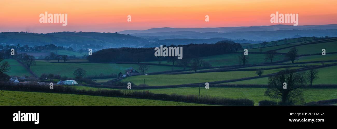 Tramonto dei campi, Berry Pomeroy Village in Devon, Inghilterra, Europa Foto Stock