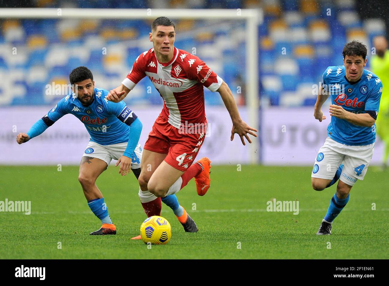 Nikola Milenkovic giocatore di Fiorentina, durante la partita del campionato  italiano di calcio Serie A tra Napoli e Fiorentina risultato finale 5-0,  partita p Foto stock - Alamy