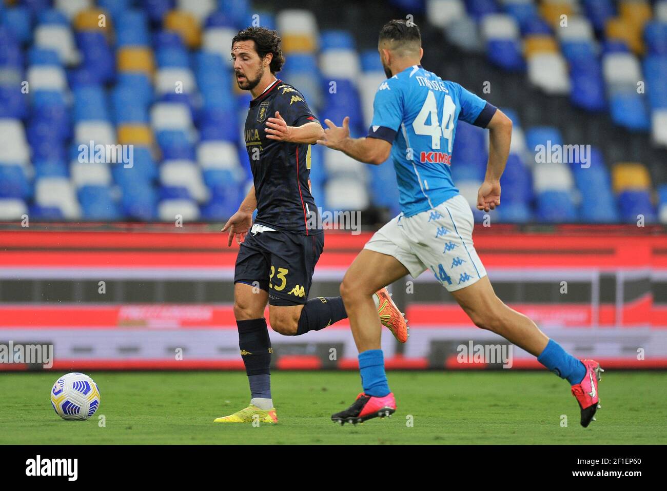Mattia Destro giocatore di Genova, durante la partita del campionato  italiano SerieA tra Napoli e Genova risultato finale 6-0, partita disputata  al San P Foto stock - Alamy