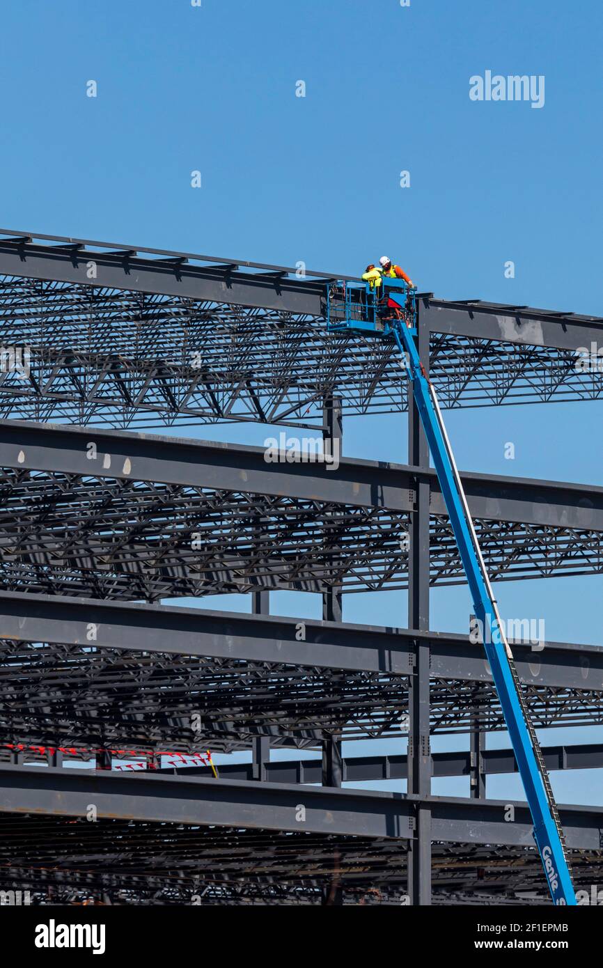 Detroit, Michigan - costruzione di un centro di distribuzione da 400 milioni di dollari Amazon.com sul sito dell'ex zona fieristica dello stato del Michigan. Sarà il Foto Stock