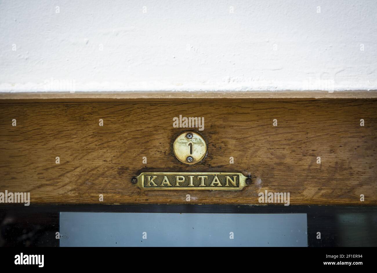 Cartello in cima alla cabina del capitano Foto Stock