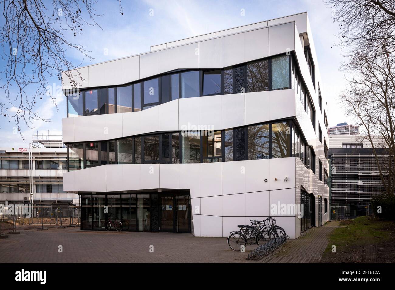 Edificio 326 dell'Università, fisica teorica (ETP), distretto di Lindenthal, Colonia, Germania. Gebaeude 326 der Universitaet, Teoretische Physik Foto Stock