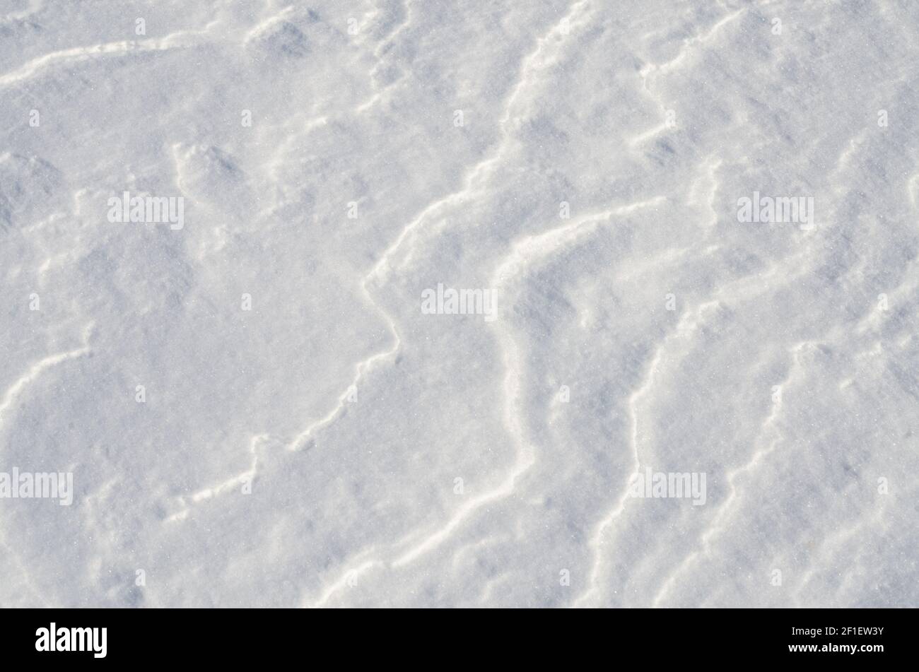 vento soffiato neve dopo una bizzarda Foto Stock