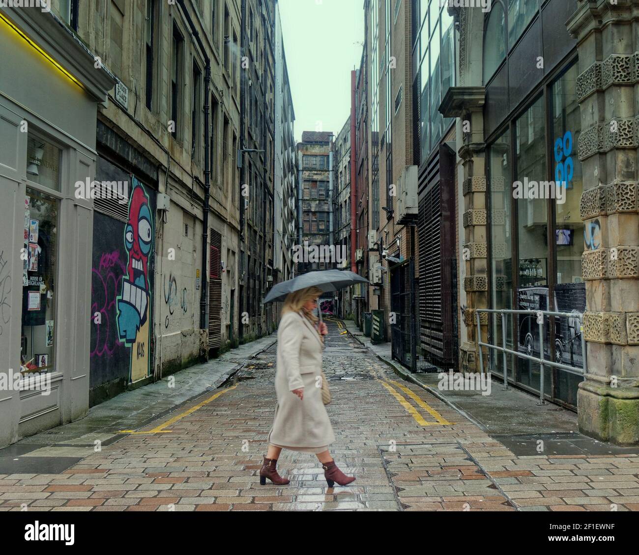 Glasgow, Scozia, Regno Unito. 8 Marzo 2021. Regno Unito Meteo: Pioggia e vento con più a venire nel centro della città che è vuoto di persone anche senza il tempo. Credit: Gerard Ferry/Alamy Live News Foto Stock