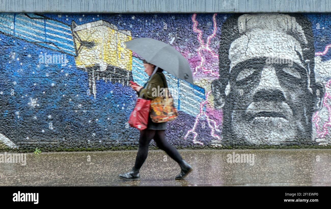 Glasgow, Scozia, Regno Unito. 8 Marzo 2021. Regno Unito Meteo: Pioggia e vento con più a venire nel centro della città che è vuoto di persone anche senza il tempo. Credit: Gerard Ferry/Alamy Live News Foto Stock