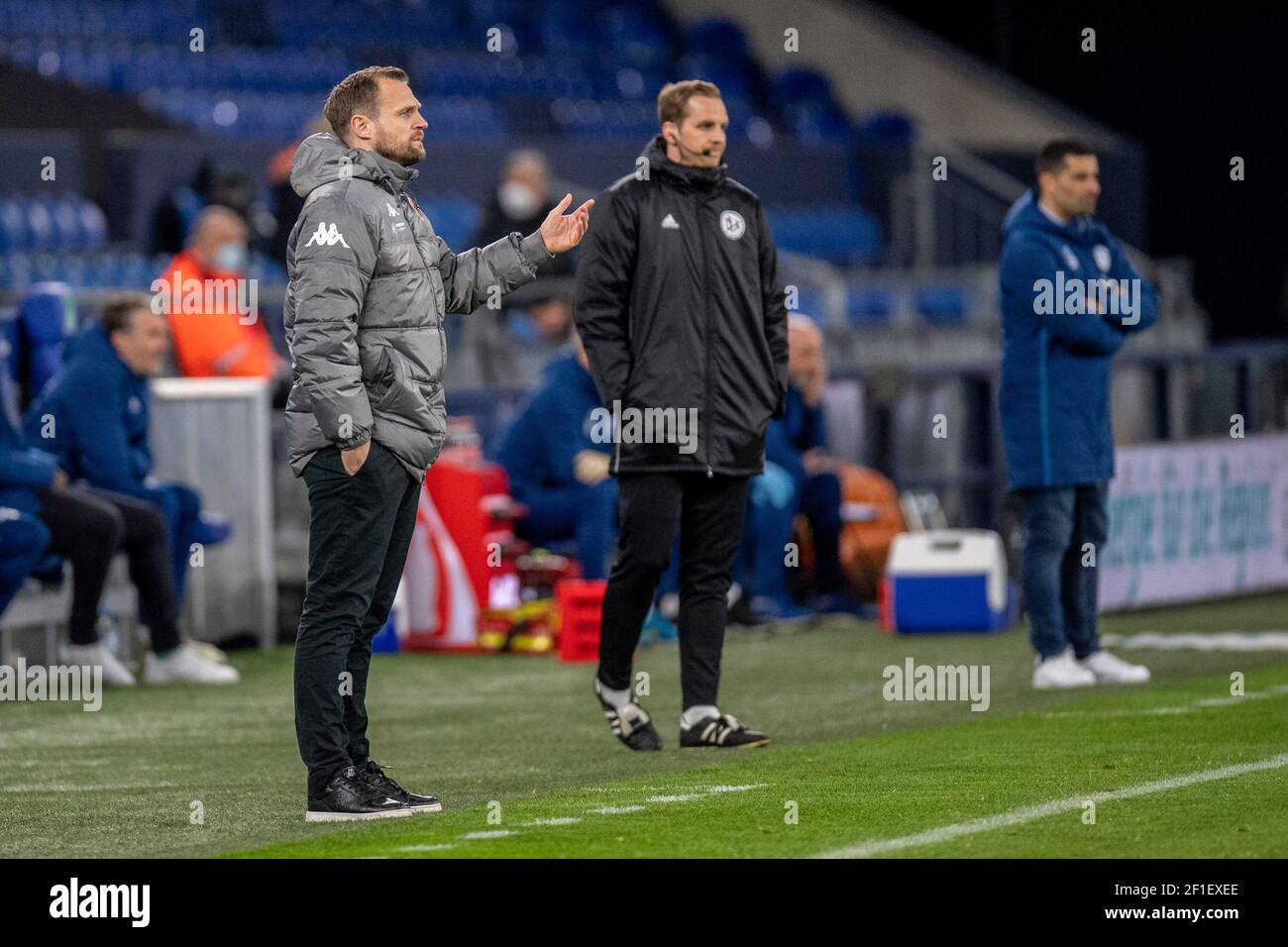 Gelsenkirchen, Germania. 05th Mar, 2021. Allenatore Bo SVENSSON (MZ) gesto, gesto, indietro allenatore Diwithrios GRAMMOZIS (GE) Calcio 1. Bundesliga, 24° giorno, FC Schalke 04 (GE) - FSV FSV FSV Mainz 05 (MZ) 0: 0, il 05.03.2021 a Gelsenkirchen/Germania. Le normative DFL vietano l'uso di fotografie come sequenze di immagini e/o quasi-video solo per uso editoriale Agenzie di Notizie nazionali e internazionali FUORI ¬ | uso mondiale/dpa/Alamy Live News Foto Stock