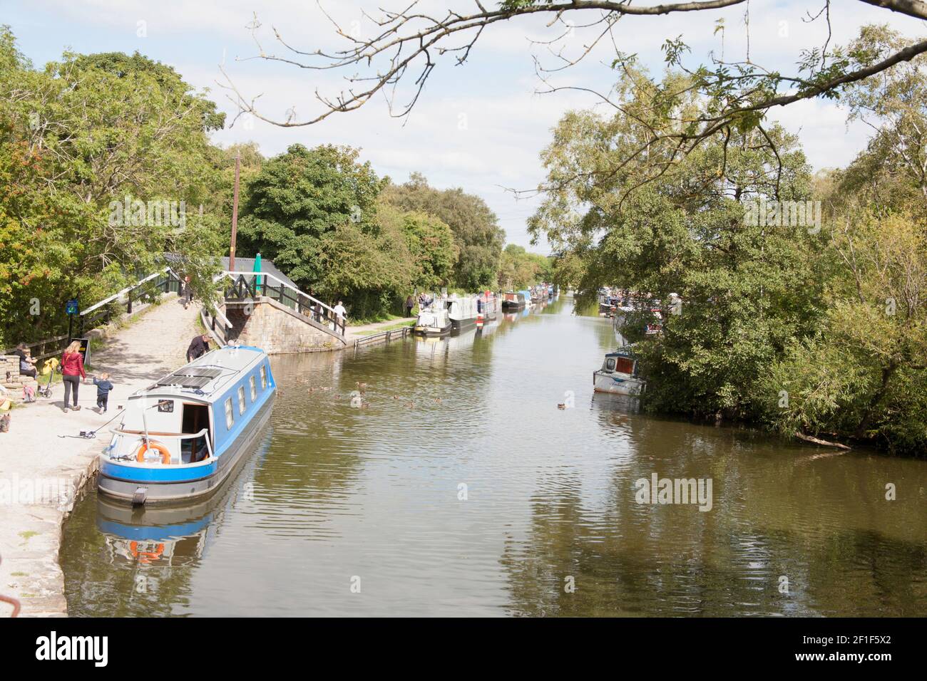 Nelson Pit ormeggiate vicino al molo di Lord Vernon Sul Macclesfield Canal superiore Poynton Cheshire Inghilterra Foto Stock