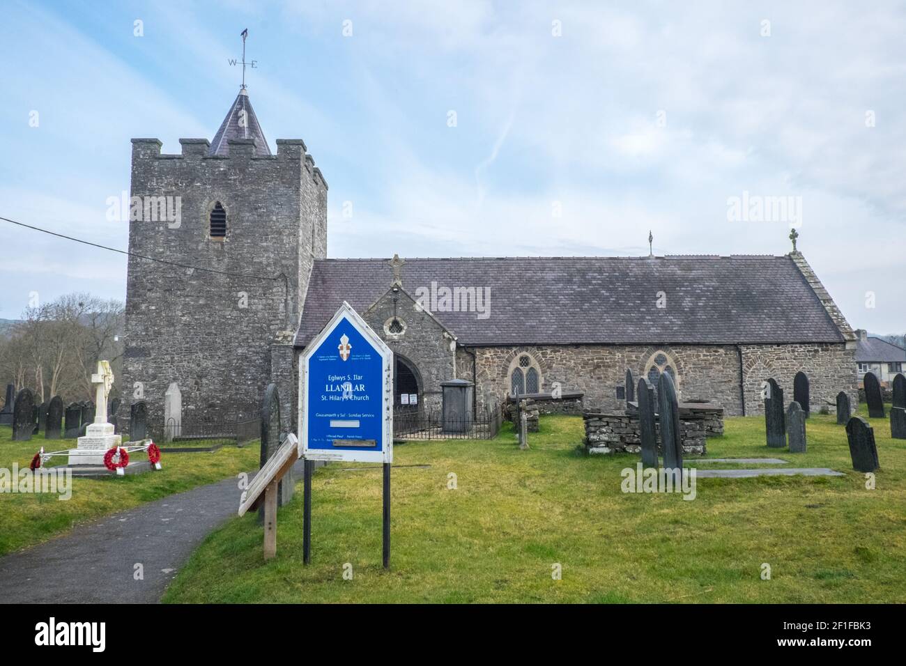 Chiesa di Sant'Ilar (Eglwys Sant Ilar), che è un edificio storico di grado II probabilmente risalente al XIV century.in villaggio di Llanilar. Nelle vicinanze si trova lo Ystwyth Trail, un 21 miglia, 34 km, percorso multiuso, utilizzato, da cani escursionisti, escursionisti, ciclisti, joggers, e in parte a cavallo, per i cavalieri. L'ex linea di sentiero collega la città costiera studentesca di Aberystwyth, ON, Cardigan Bay, a Tregaron, entrambi, in Ceredigion. Il sentiero è prevalentemente lungo il fiume Ystwtyh. Fotografia scattata tra il villaggio di Llanilar e Transgoed,rurale,campagna,scenario,Ceredigon,Galles,Galles,UK,GB, Foto Stock