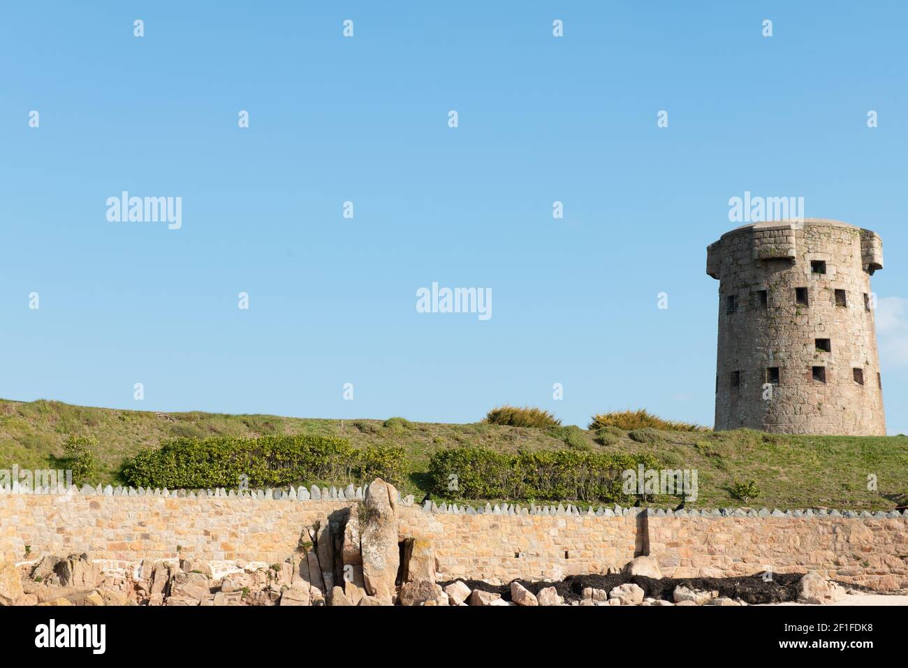 La Rocque Jersey Round Tower, Blue Sky, Blank Space, Jersey, Isole del canale Foto Stock