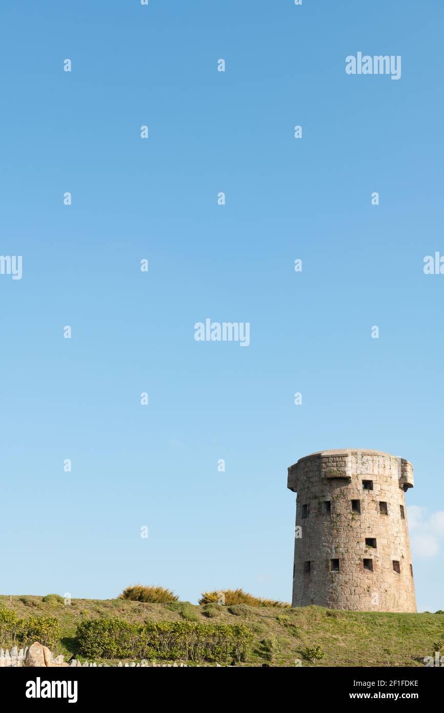 La Rocque Jersey Round Tower, Blue Sky, Blank Space, Jersey, Isole del canale Foto Stock