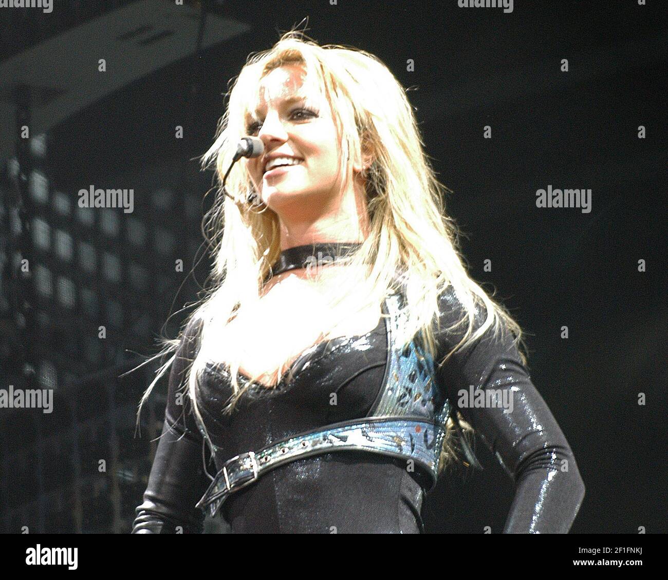 24 MARZO: Britney Spears si esibisce durante il tour Onyx Hotel alla Colonial Life Arena di Columbia, South Carolina, il 24 marzo 2004. CREDIT: Chris McKay / Mediapunch Foto Stock