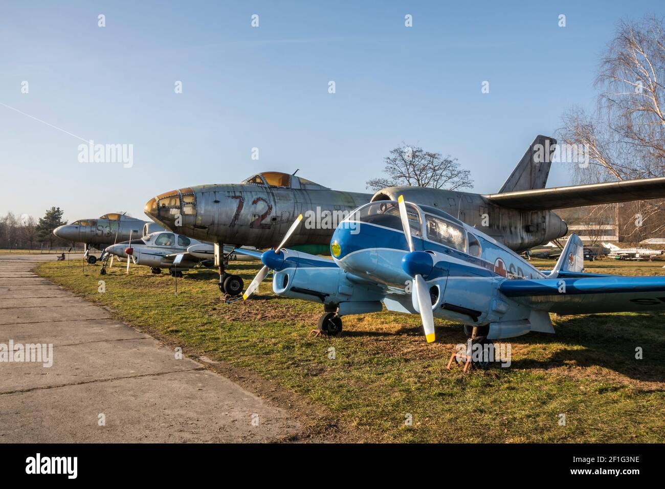 Aero AE-145 (ambulanza aerea) e Ilyushin il-28U (bombardiere) - Museo dell'aviazione polacca, Cracovia, Polonia, Europa Foto Stock