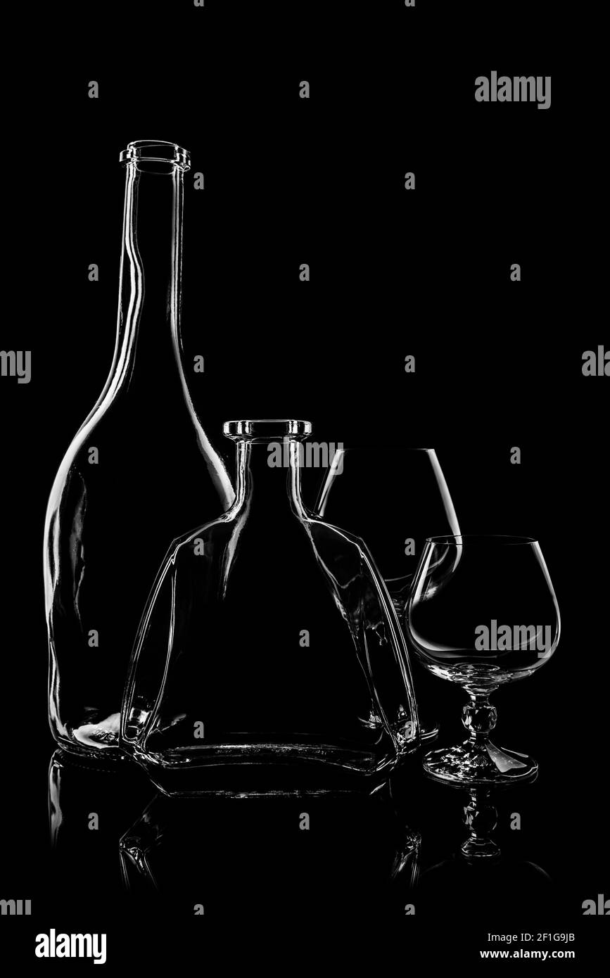 Flacone trasparente con bicchieri Foto Stock