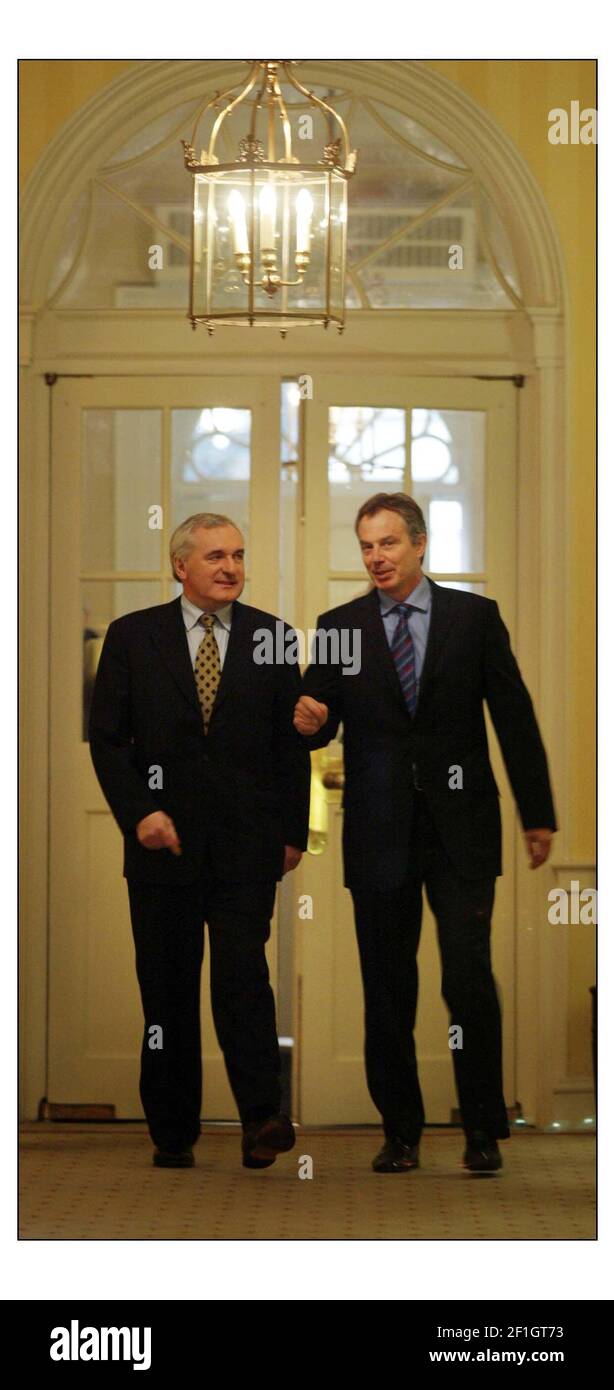 IL POOL PICTony Blair incontra Bertie Ahern al Downing st oggi 19/1/2004 pic David Sandison POOLPIC Foto Stock