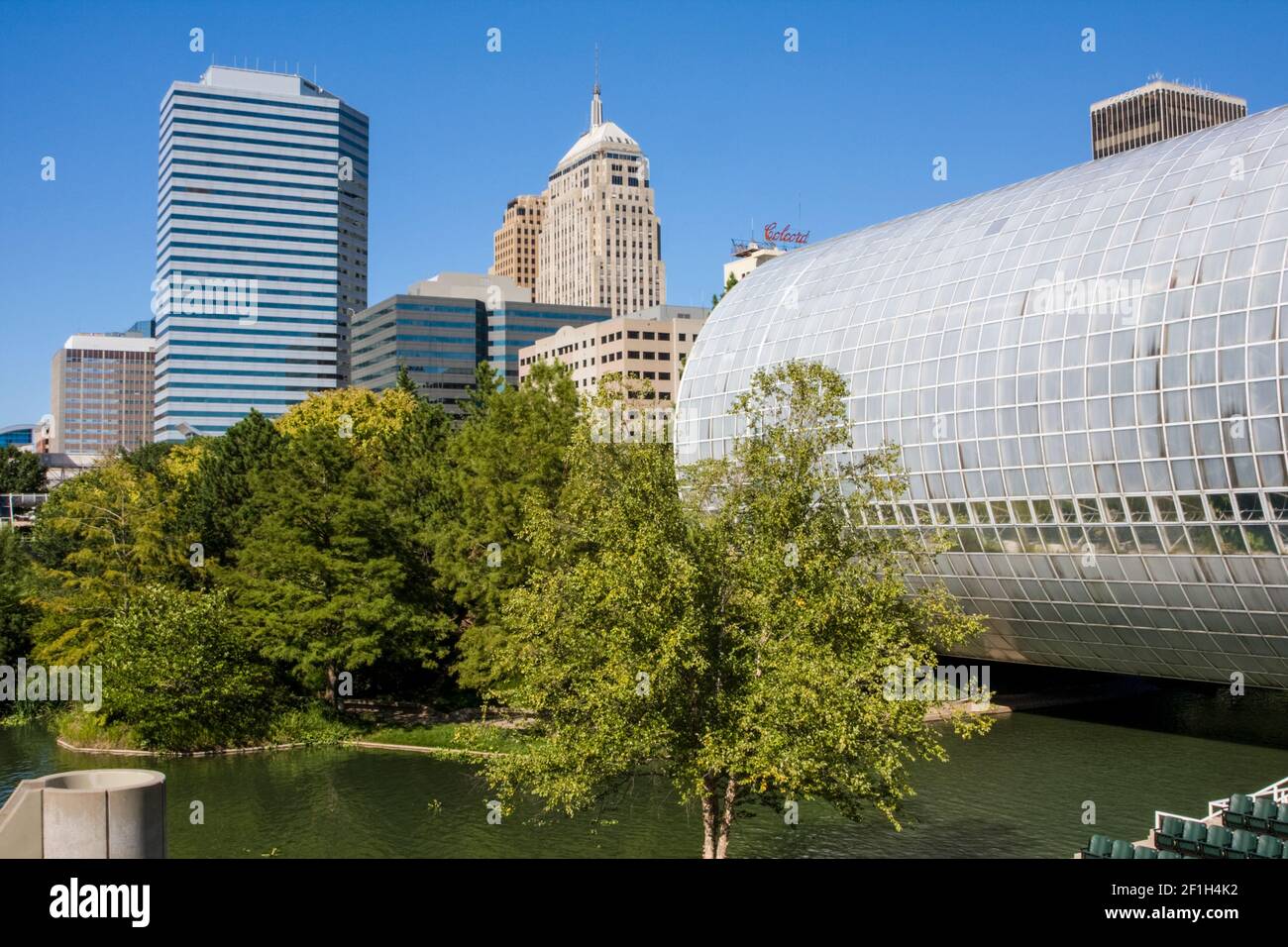 Oklahoma City, Oklahoma, Stati Uniti. Myriad Botanical Gardens, centro di OKC in background. Foto Stock