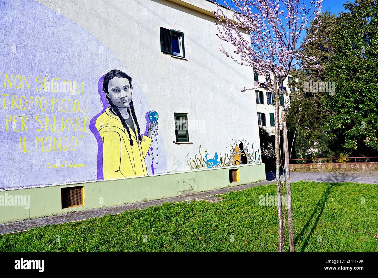 Greta Thunberg, giovane attivista del cambiamento climatico, murale sul muro di una casa nel quartiere Trullo. Roma, Italia, Europa, UE Foto Stock