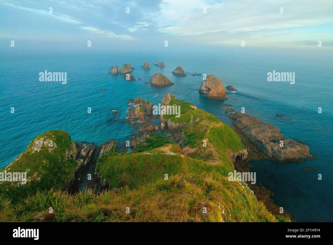 I noccioli- isolotti rocciosi di Nugget Point Nuova Zelanda, selvaggio oceano meridionale alla costa di Catlins, Isola del Sud della Nuova Zelanda Foto Stock