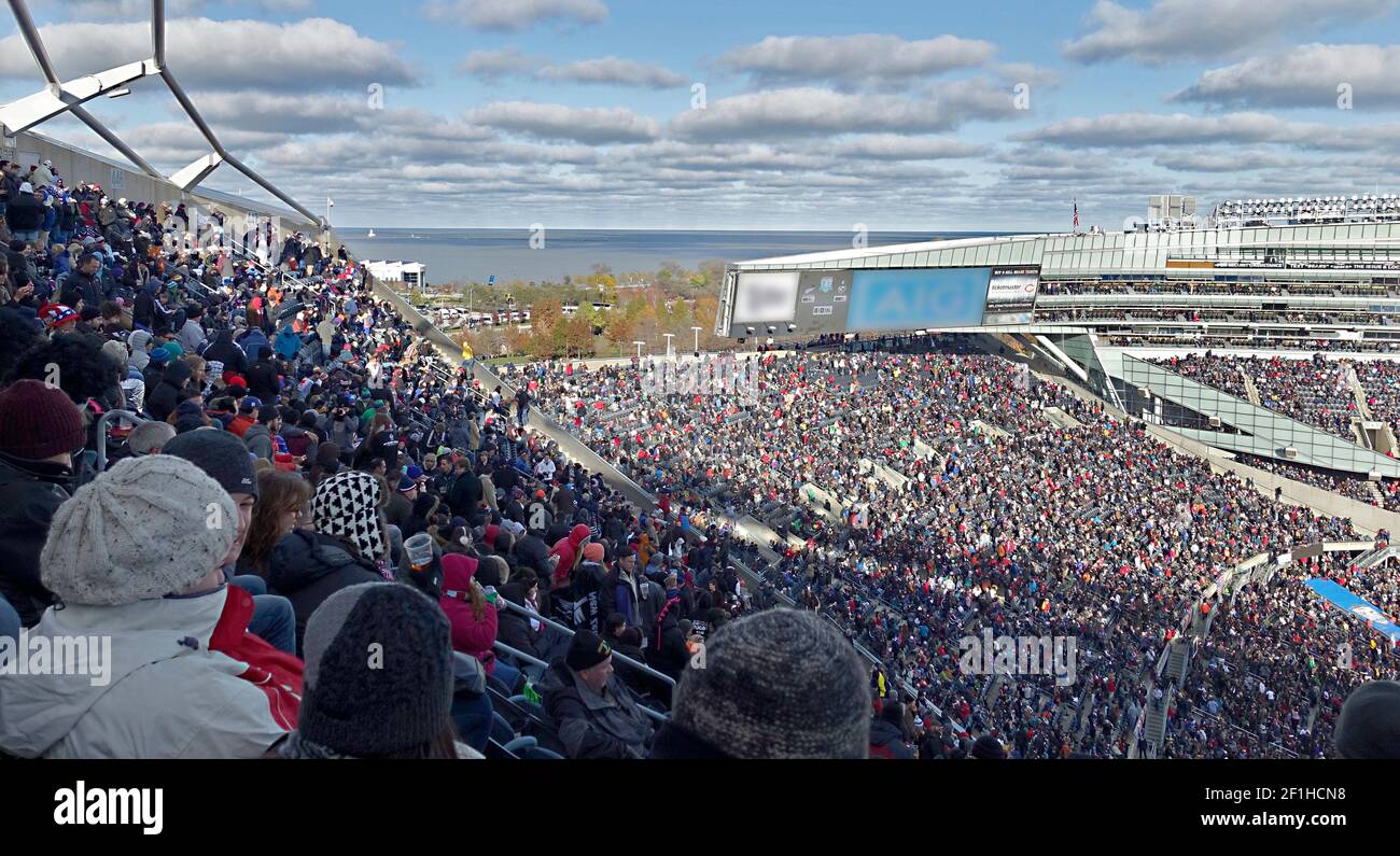 Spettatori al Soldier Field, Chicago, Illinois, USA Foto Stock