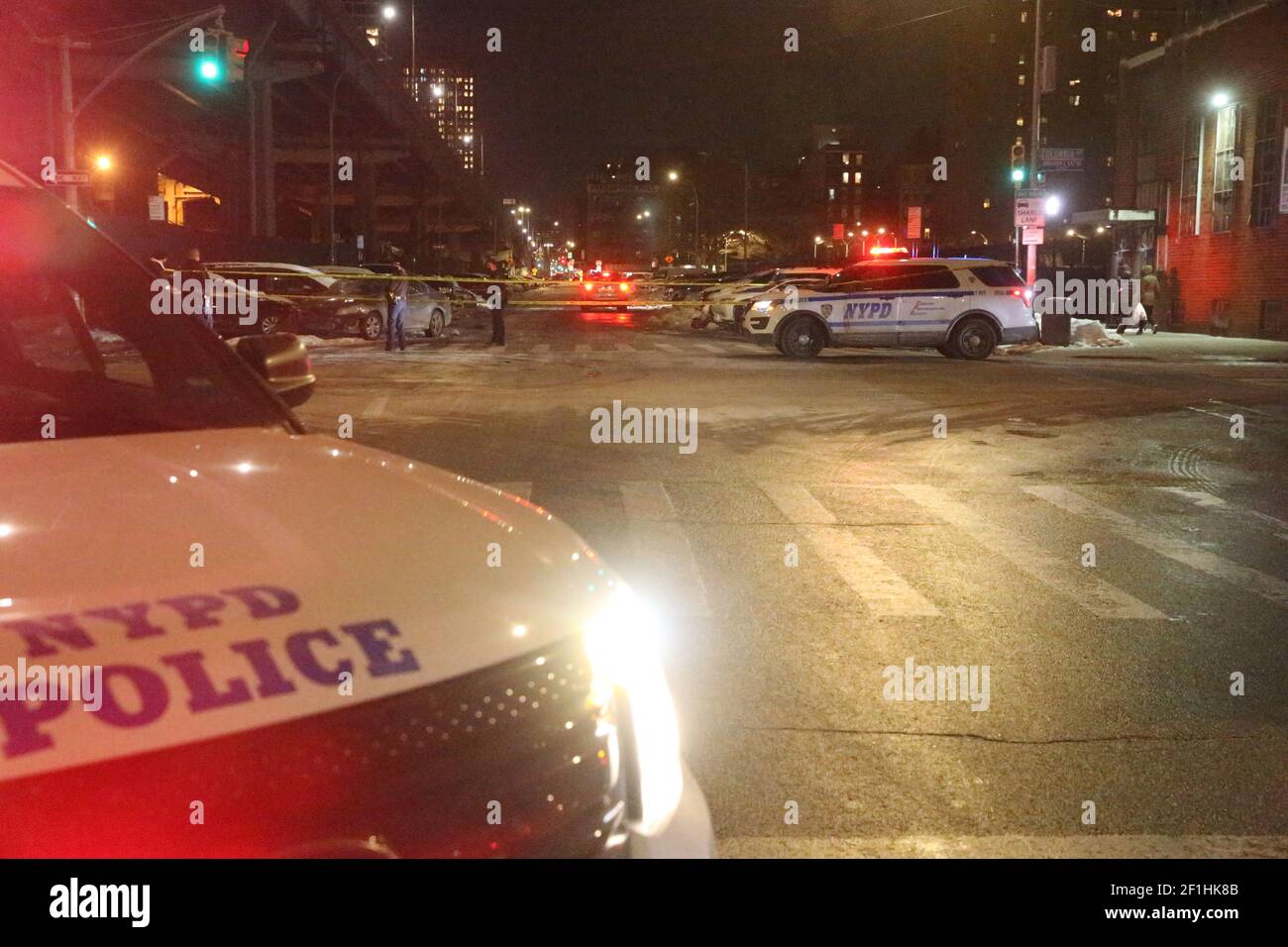 USA, New York City, NY - ufficiali di polizia di NYPD sulla scena di un incidente Foto Stock