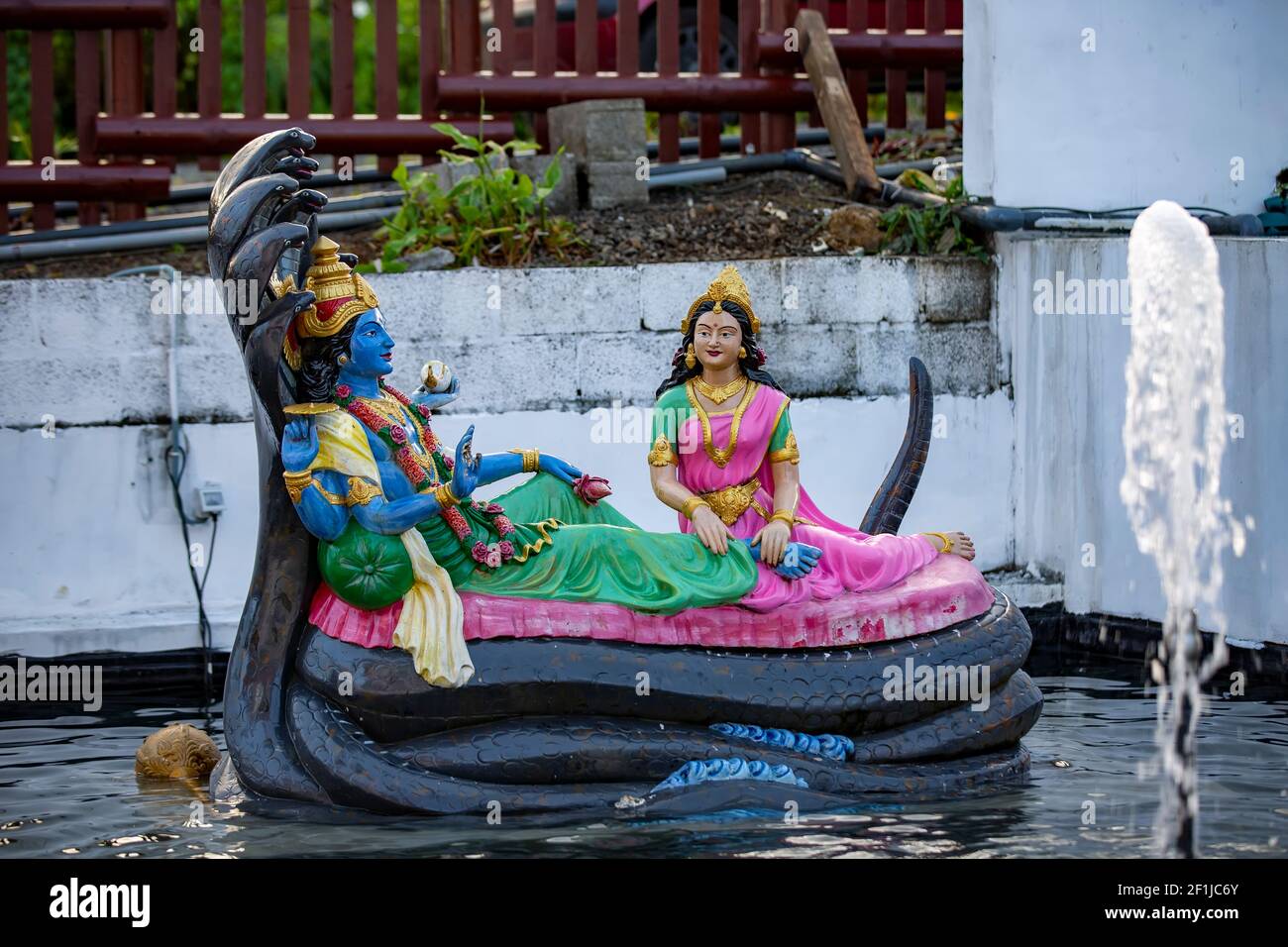 Statua del signore Vishnu con sua moglie Laxmi Foto Stock