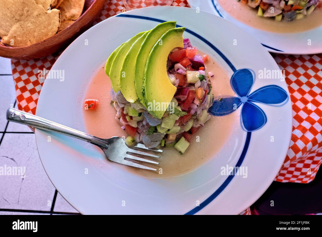 Gamberi freschi e ceviche di pesce in un ristorante a Puerto Vallarta, Nayarit, Messico Foto Stock