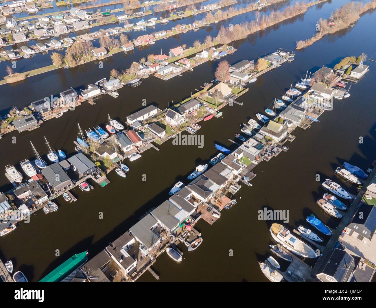 Aereo del porto di Scheendijk Loosdrechtse Plassen nei pressi di Breukelen nei Paesi Bassi. Corsi d'acqua paesaggio. Foto Stock